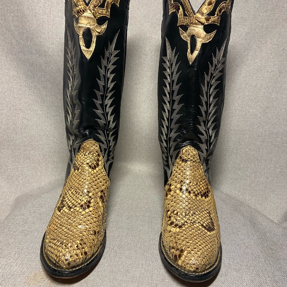 FD Women’s Cowboy Western Boots. Size 6B